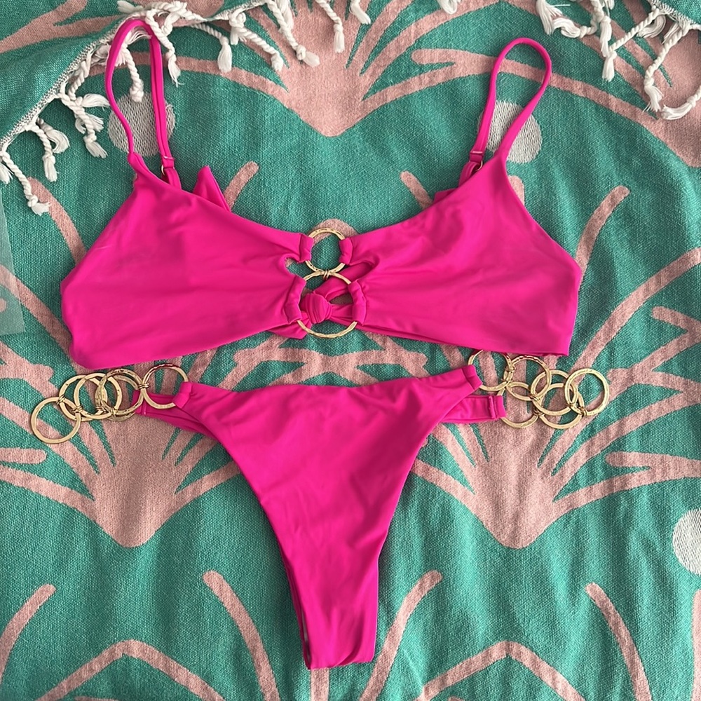 Brand new Beach Bunny Lexi Bralette Tango Swimsuit Set Small Neon Pink
